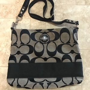 ‼️CLOSET DOWNSIZE‼️ Coach black/grey crossbody